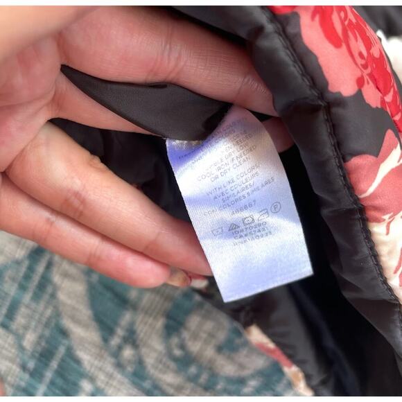 Loft Floral Quilted Puffer Vest Red & Pink Roses on Black - Size M - Picture 6 of 11